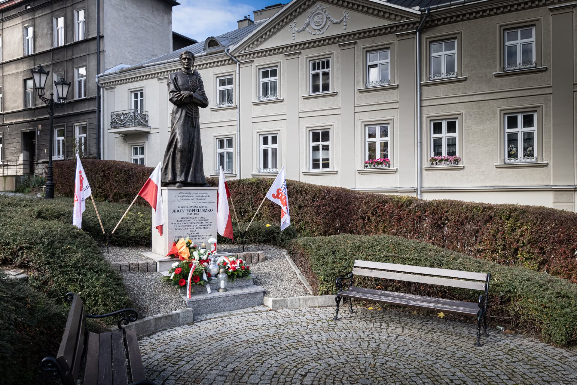 Pomnik bł. ks. Jerzego Popiełuszki na placu Katedralnym w Przemyślu